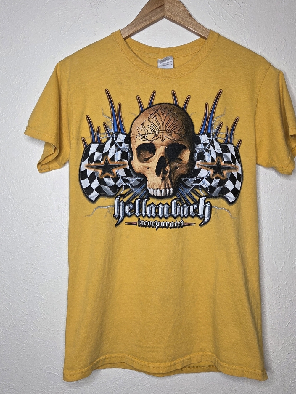 Hellanbach Skull Graphic T Shirt Yellow Racing Flags Distressed Grunge Y2K Goth
